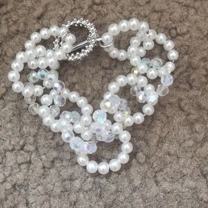Lustrous Pearl and Crystal Bracelet